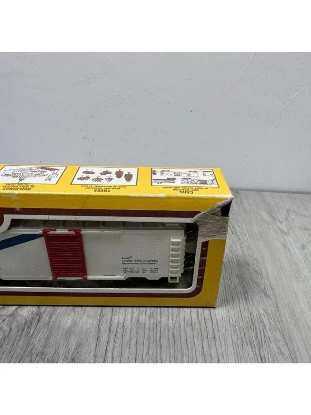 Life-like 8466 40' Box Car Ajax and Santa Fe Caboose 8542